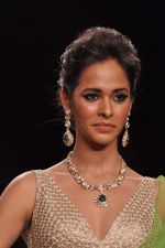 Model walk the ramp for Kay Jewels on Day 4 of IIJW 2013 on 7th Aug 2013 (29).JPG